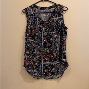 Sleeveless shirt with ties at neckline